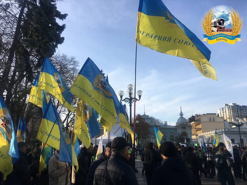 Геннадій Новіков: через кілька років після відкриття земельного ринку українцям доведеться питати дозволу, щоб ходити по українській землі