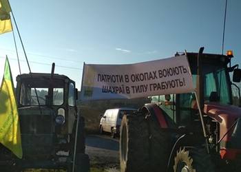 ПРОТИ ЗАКОНУ ПРО РИНОК ЗЕМЛІ: ВОЛИНЯНИ БЛОКУЮТЬ ТРАСУ ПОБЛИЗУ КОРДОНУ.