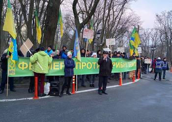 Аграрії прийшли до Президента з вимогами зупинити розпродаж української землі