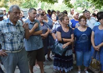 В Кілійській громаді СБУ оголосила загарбниками сільських жителів, які без проблем 30 років обробляли свої ділянки, і заарештувала їх землі і урожай: люди готові бунтувати