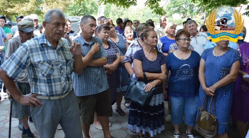 В Кілійській громаді СБУ оголосила загарбниками сільських жителів, які без проблем 30 років обробляли свої ділянки, і заарештувала їх землі і урожай: люди готові бунтувати