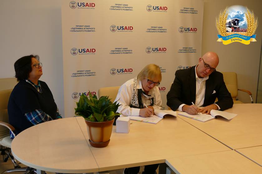 Нарешті це сталося! Аналітичний центр АСУ підписав грантову угоду з проектом "Агросільрозвиток", USAID про виконання проекту з розвитку галузевого саморегулювання.
