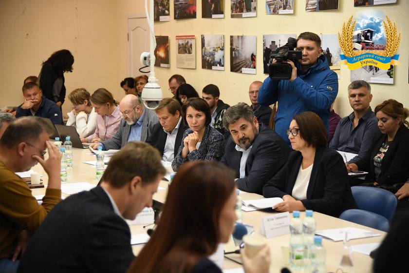 Геннадій Новіков: відкриття ринку землі на данному етапі не можливе